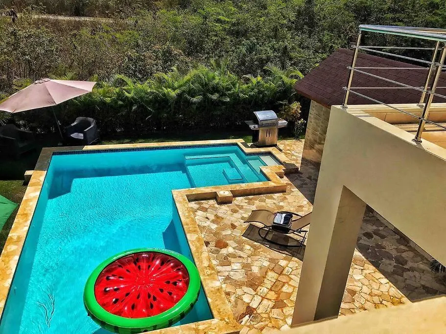 Villa Romana, Republica Dominicana Ahoga Mulo