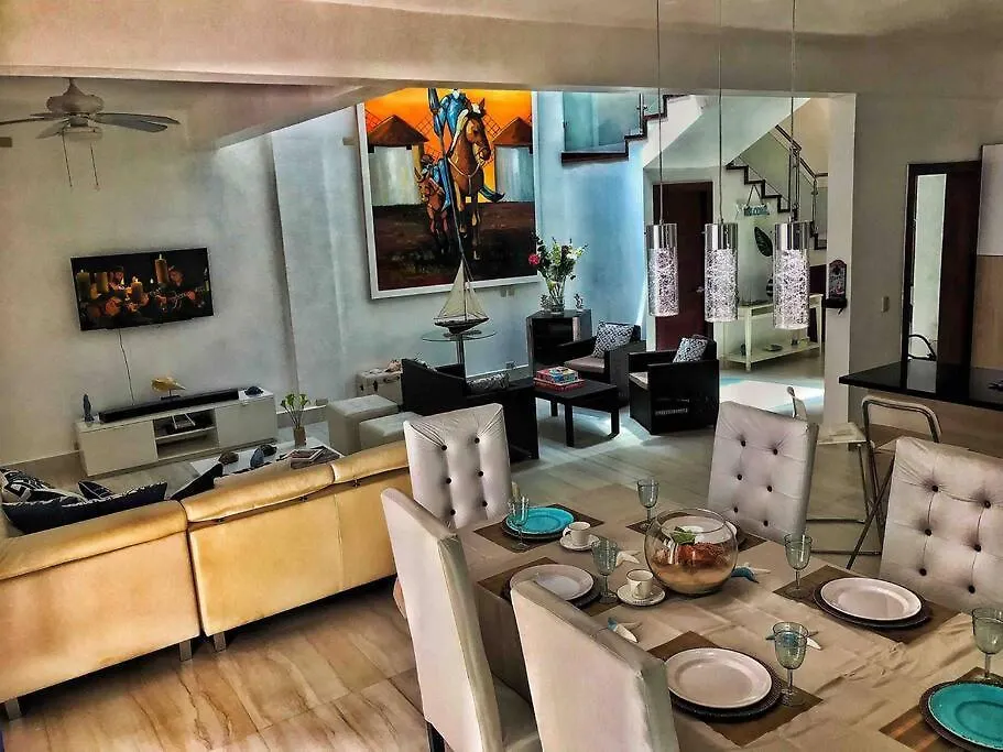 Villa Romana, Republica Dominicana Ahoga Mulo